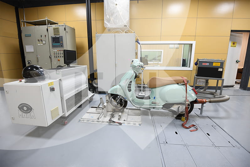 آزمایشگاه اندازه‌گیری آلایندگی و مصرف سوخت موتورسیکلت